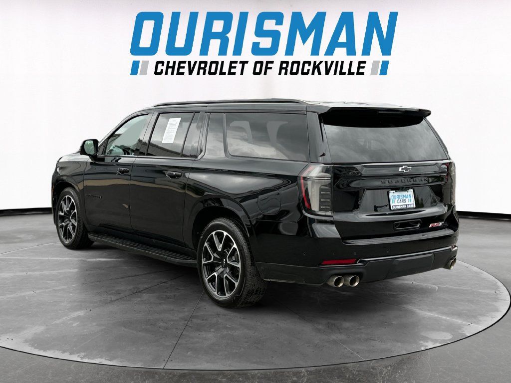 Used 2025 Chevrolet Suburban RST w/ Advanced Technology Package AWD/4WD image 4
