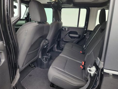 Used 2019 Jeep Wrangler Unlimited Sport S image 16