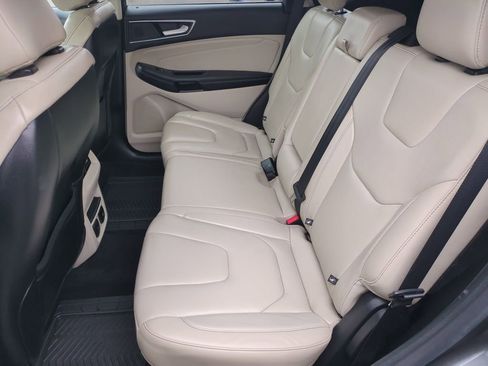 Used 2020 Ford Edge Titanium image 18