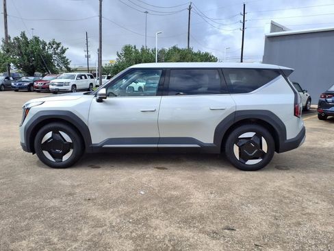 Used 2024 Kia EV9 Light RWD image 5