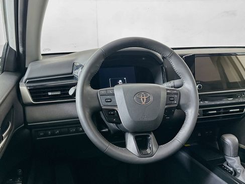Used 2025 Toyota Camry LE w/ Convenience Package FWD image 17