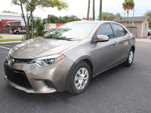 Used 2016 Toyota Corolla LE FWD image 2