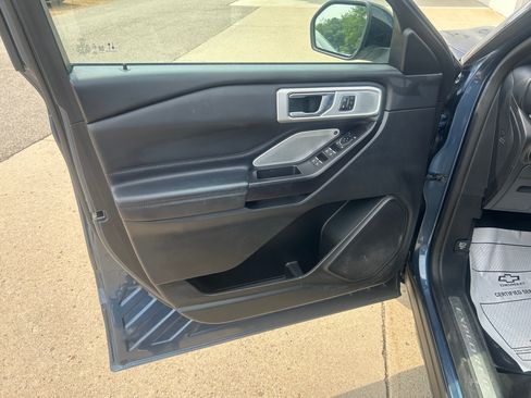 Used 2020 Ford Explorer Platinum w/ Premium Technology Package AWD/4WD image 13