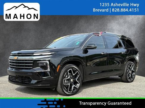 Used 2025 Chevrolet Traverse High Country FWD image 1