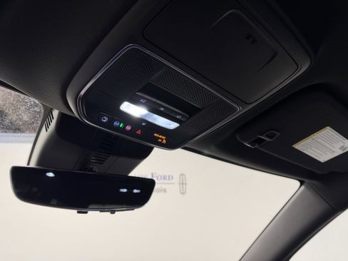 Used 2024 Chevrolet Traverse RS image 8