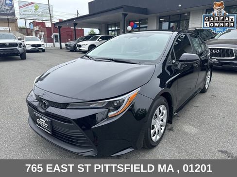 Used 2025 Toyota Corolla LE FWD image 3