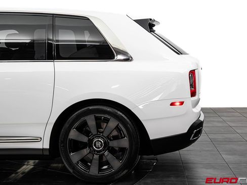 Used 2022 Rolls-Royce Cullinan w/ Cullinan Package AWD/4WD image 16