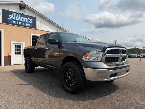 Used 2018 RAM 1500 Classic SLT AWD/4WD image 3