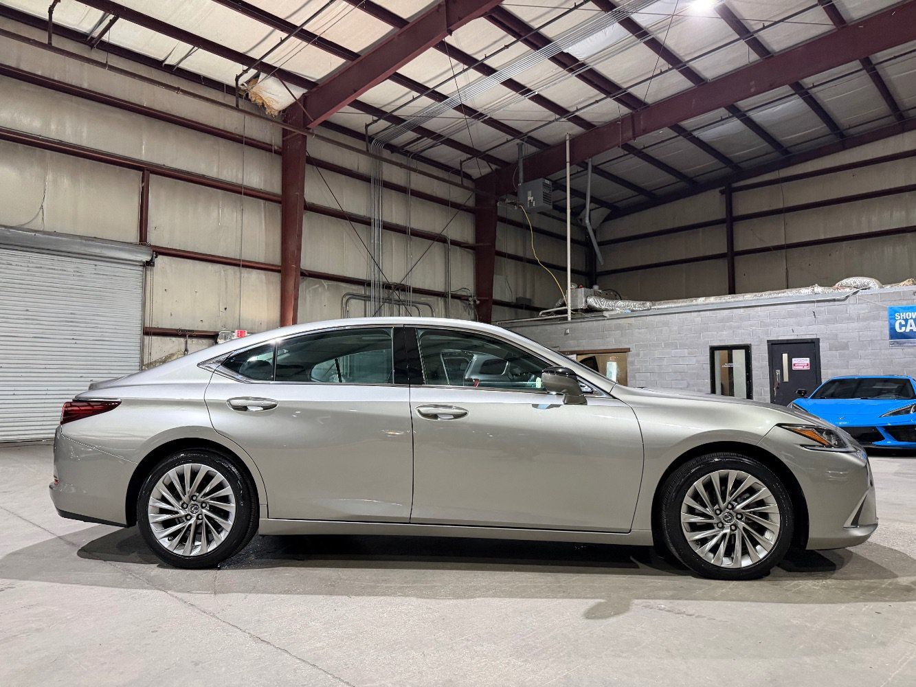 Used 2019 Lexus ES 350 w/ Accessory Package FWD image 4