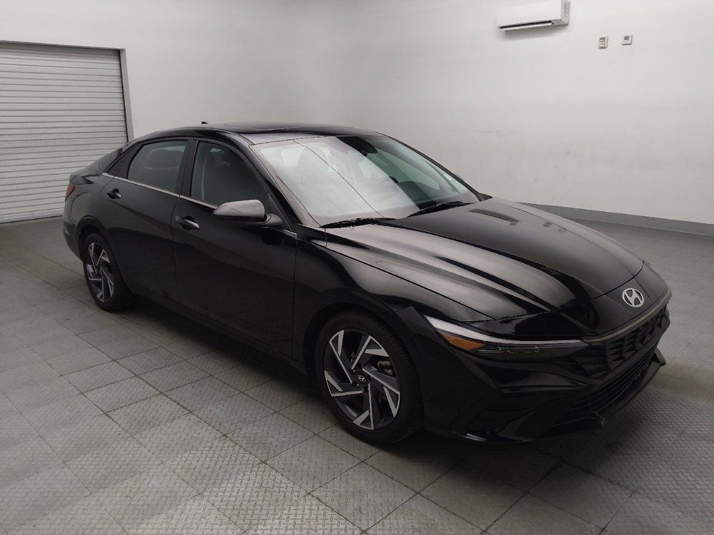 Used 2025 Hyundai Elantra SEL FWD image 13