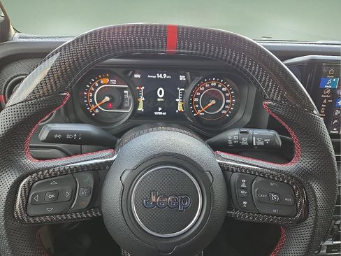 Used 2025 Jeep Wrangler Unlimited Rubicon AWD/4WD image 24