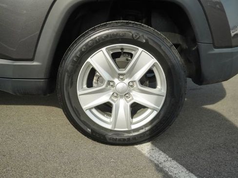 Used 2022 Jeep Compass Latitude image 40