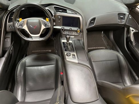 Used 2018 Chevrolet Corvette Stingray Convertible image 34
