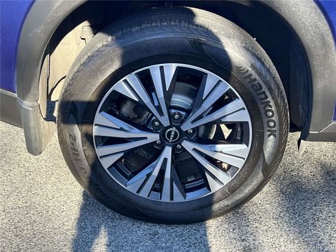 Certified 2022 Nissan Rogue SV image 10