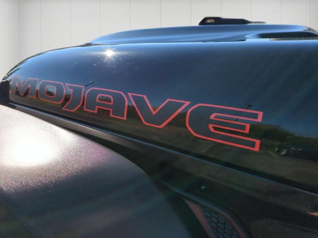 Used 2026 Jeep Gladiator Mojave AWD/4WD image 7