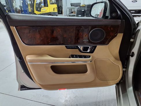 Used 2016 Jaguar XJ R-Sport RWD image 10