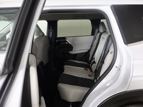 New 2026 Mitsubishi Outlander SE FWD image 33