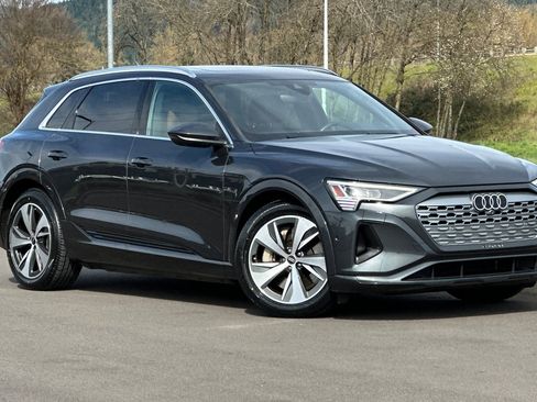 Used 2024 Audi Q8 e-tron Premium Plus image 1