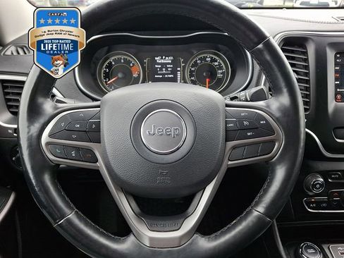 Used 2019 Jeep Cherokee Latitude Plus w/ Comfort/Convenience Group AWD/4WD image 18