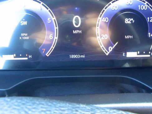 Used 2023 Jeep Grand Cherokee Altitude AWD/4WD image 9