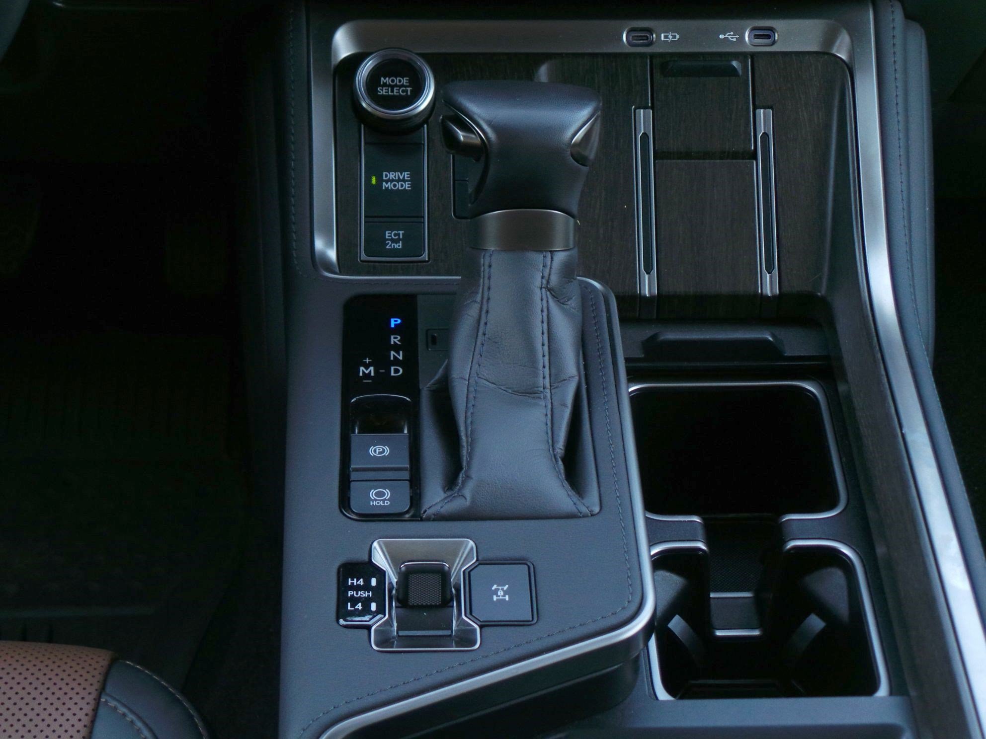 Used 2025 Lexus GX 550 w/ Accessory Package (2T) AWD/4WD image 16