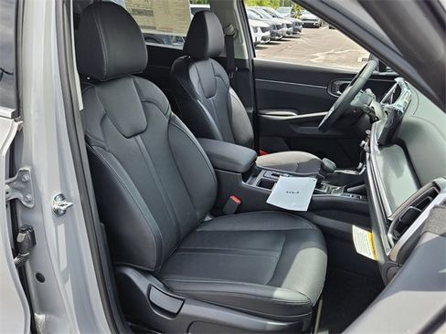 New 2025 Kia Sorento S w/ Panoramic Sunroof Package image 12