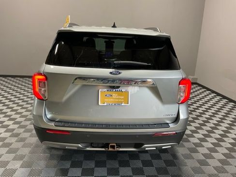 Used 2022 Ford Explorer XLT w/ Equipment Group 202A AWD/4WD image 11