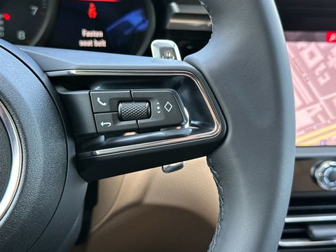 Certified 2025 Porsche Macan AWD/4WD image 27