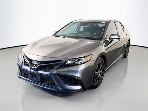 Used 2022 Toyota Camry SE FWD image 4