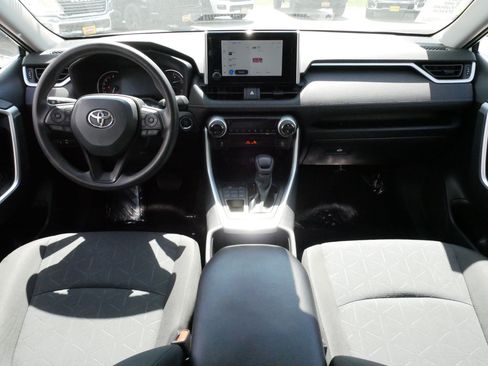 Used 2023 Toyota RAV4 XLE AWD/4WD image 10