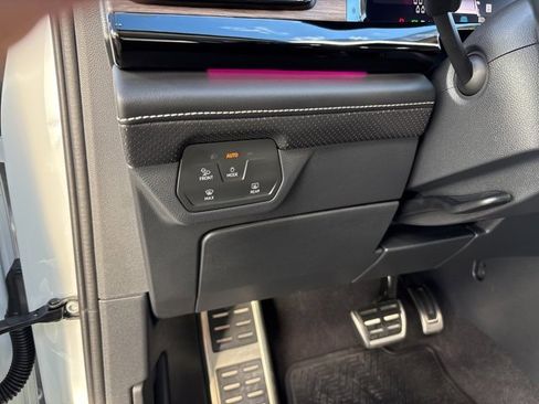 Used 2024 Volkswagen Atlas SEL Premium R-Line image 28