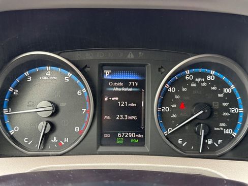 Used 2018 Toyota RAV4 XLE w/ Plus Extra Value Package AWD/4WD image 13