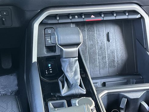 Used 2023 Toyota Tundra Limited AWD/4WD image 21