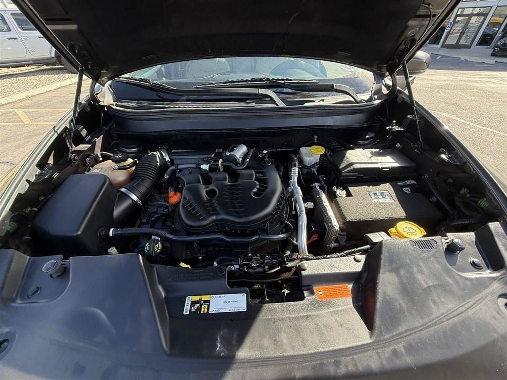 Used 2017 Jeep Cherokee Limited AWD/4WD image 29