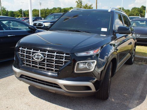 Used 2023 Hyundai Venue SEL FWD image 1