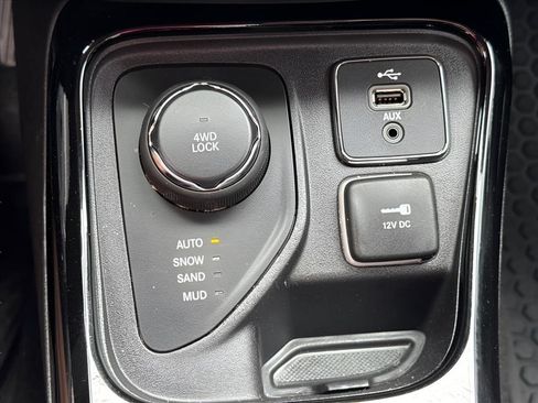 Used 2018 Jeep Compass Latitude w/ Popular Equipment Group AWD/4WD image 12