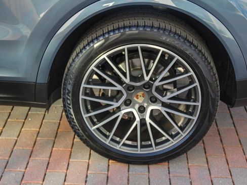 Used 2019 Porsche Cayenne image 5