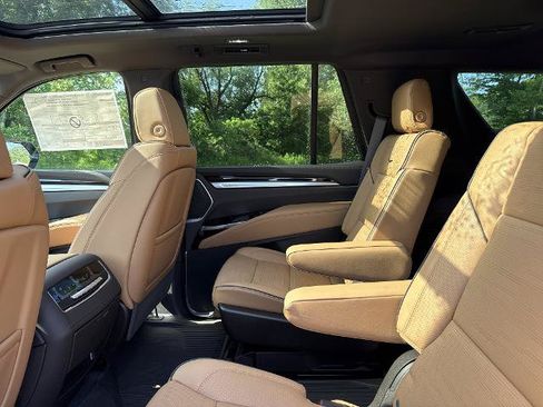 New 2026 Cadillac Escalade Luxury w/ LPO, Floor Liner Package AWD/4WD image 18
