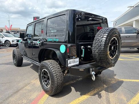 Used 2014 Jeep Wrangler Unlimited Rubicon w/ Connectivity Group AWD/4WD image 12