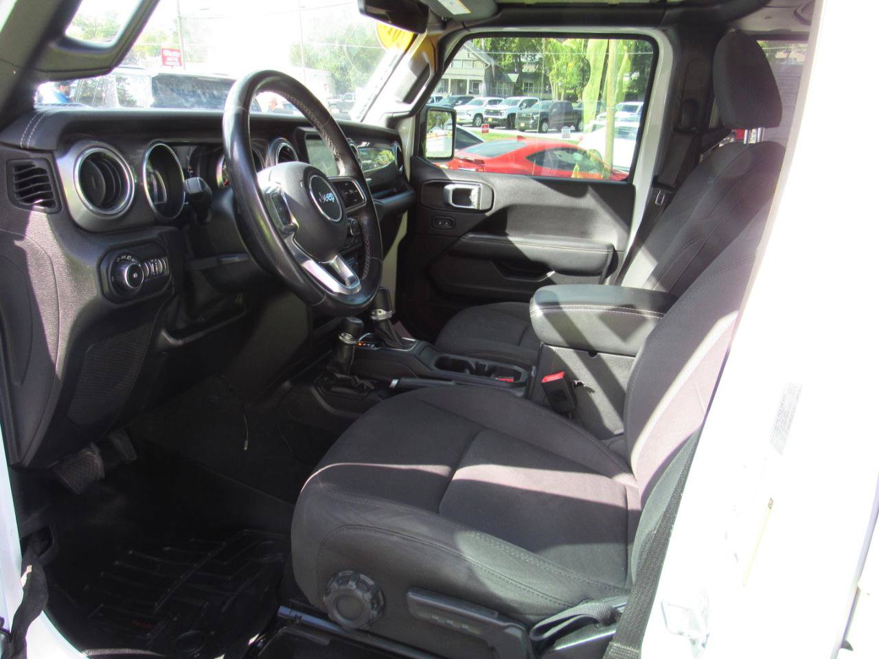 Used 2019 Jeep Wrangler Unlimited Sahara w/ Uconnect 4C Nav & Sound Group AWD/4WD image 13