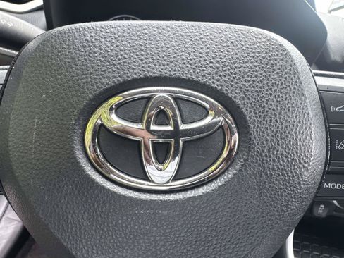Certified 2021 Toyota RAV4 LE AWD/4WD image 28