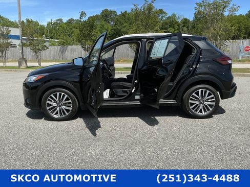 Used 2024 Nissan Kicks SV image 31