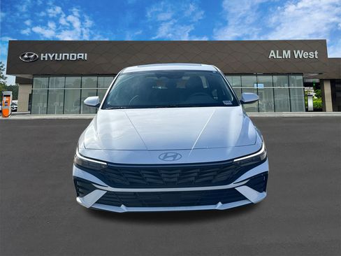 New 2025 Hyundai Elantra SEL image 2