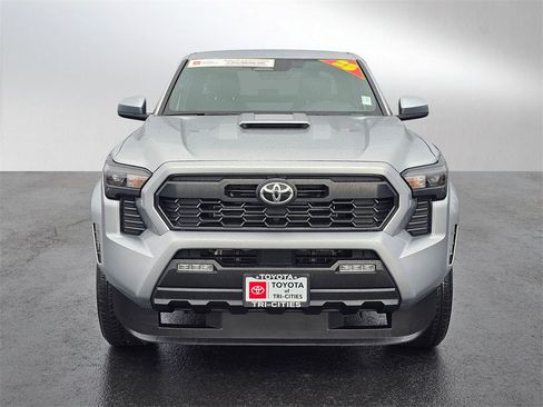 Used 2025 Toyota Tacoma TRD Sport image 8