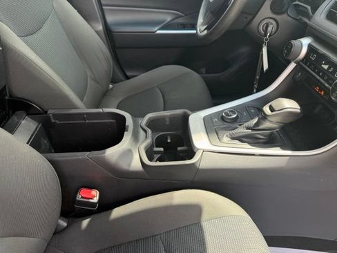 Used 2023 Toyota RAV4 LE AWD/4WD image 15
