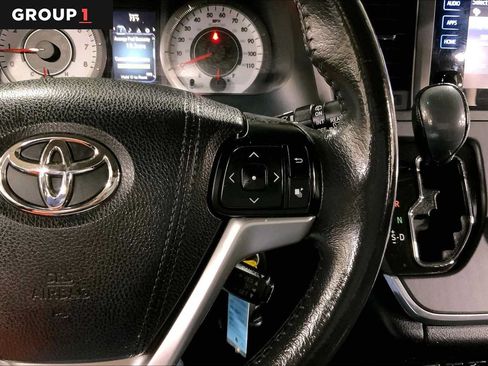 Used 2017 Toyota Sienna SE FWD image 25
