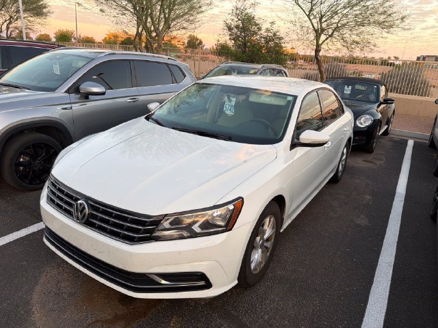 Used 2018 Volkswagen Passat 2.0T S FWD image 2
