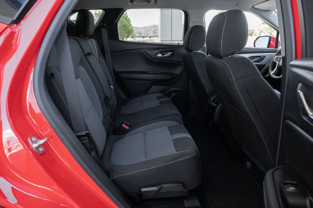 Used 2026 Chevrolet Blazer LT w/ Convenience Package FWD image 40