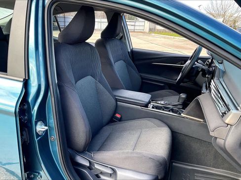 Used 2025 Toyota Camry LE image 8