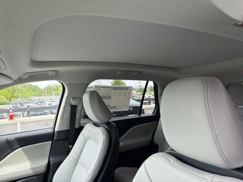 New 2026 Lincoln Aviator AWD image 14